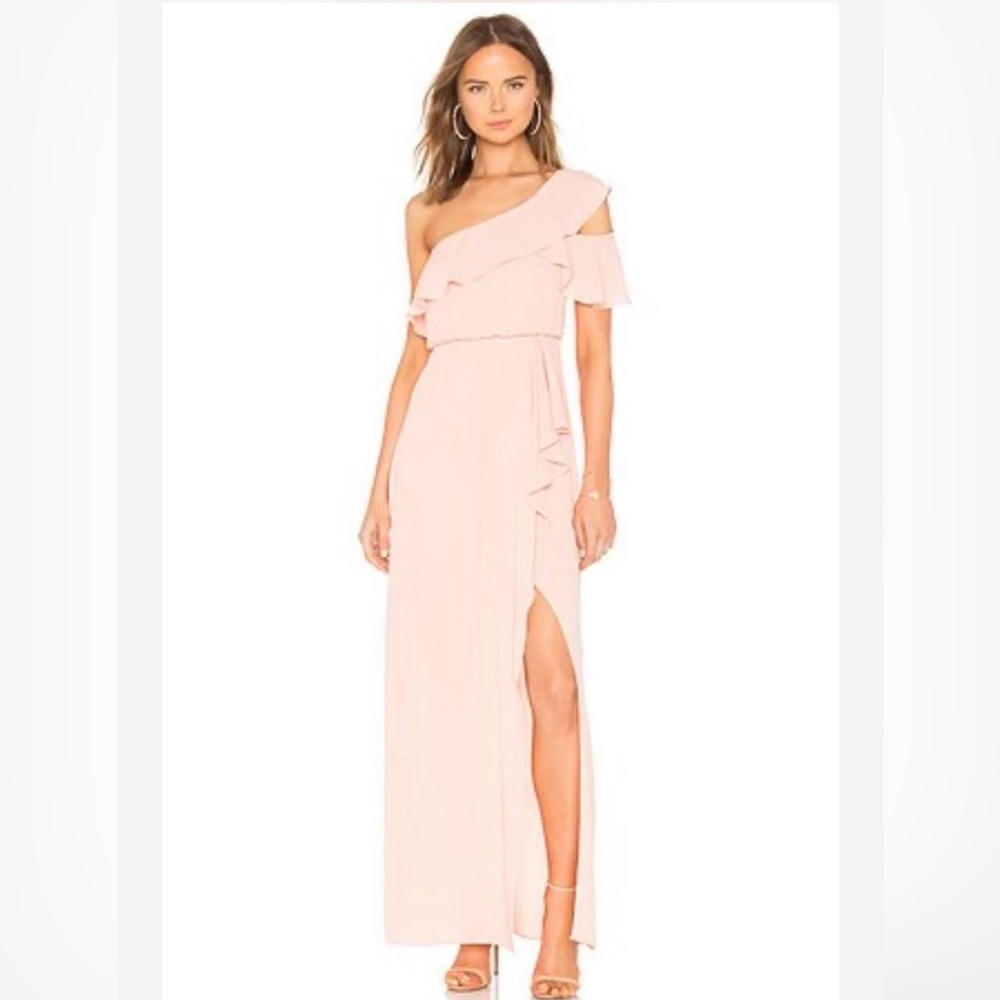 BCBGMAXAZRIA Maud One
Shoulder Gown in Coral Pink Size 6 NWT $298
#bobgmaxazria